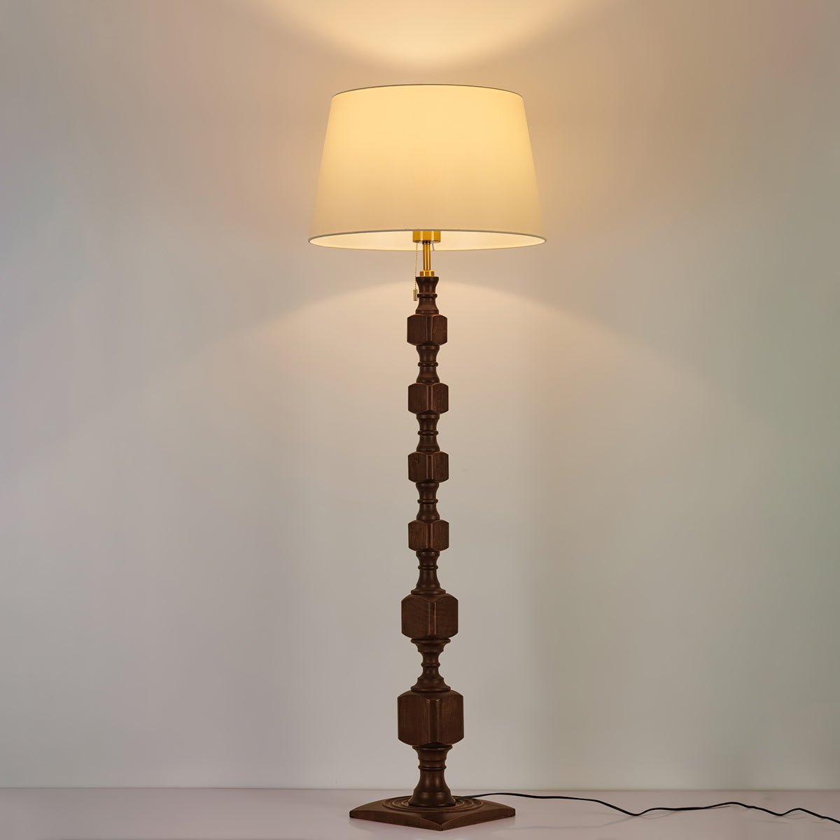Sylarelle Houten vloerlamp in walnootkleur