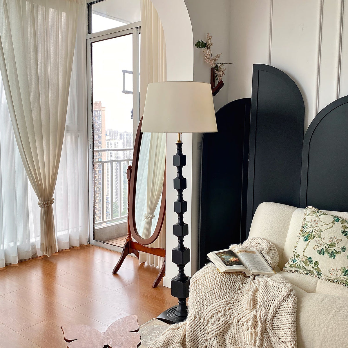 Sylarelle Houten vloerlamp in walnootkleur