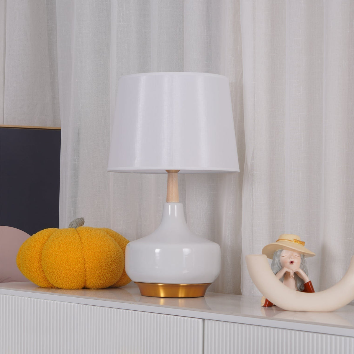 Lennon Minimalistische tafellamp van hars