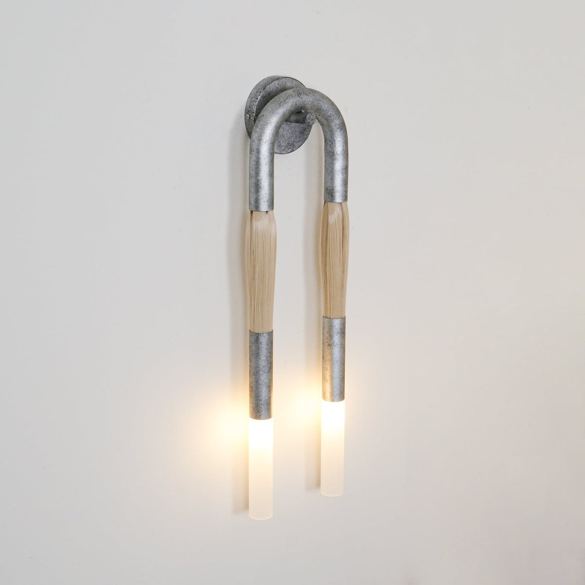 Aurelielle wandlamp met paardenhaar en messing afwerking
