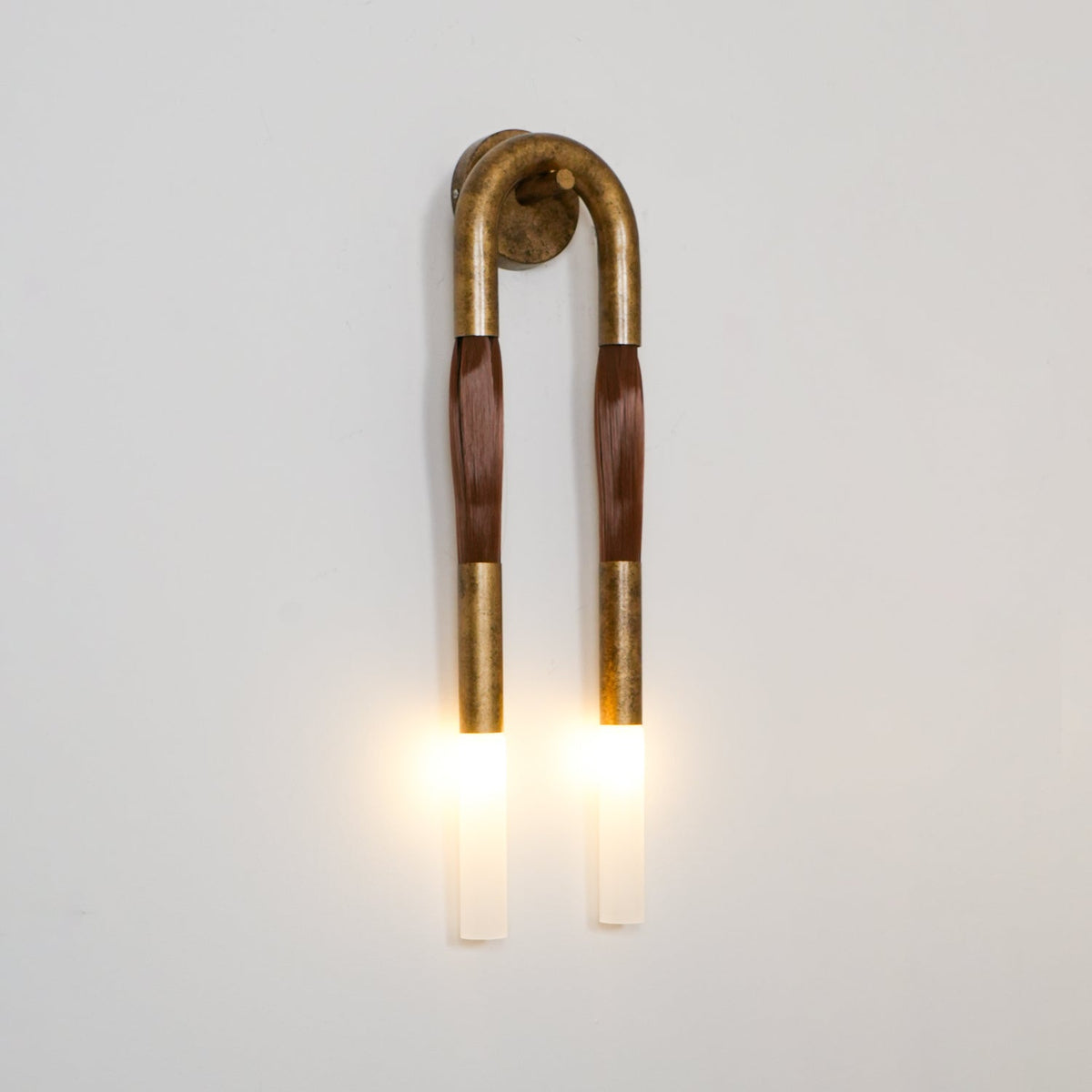 Aurelielle wandlamp met paardenhaar en messing afwerking