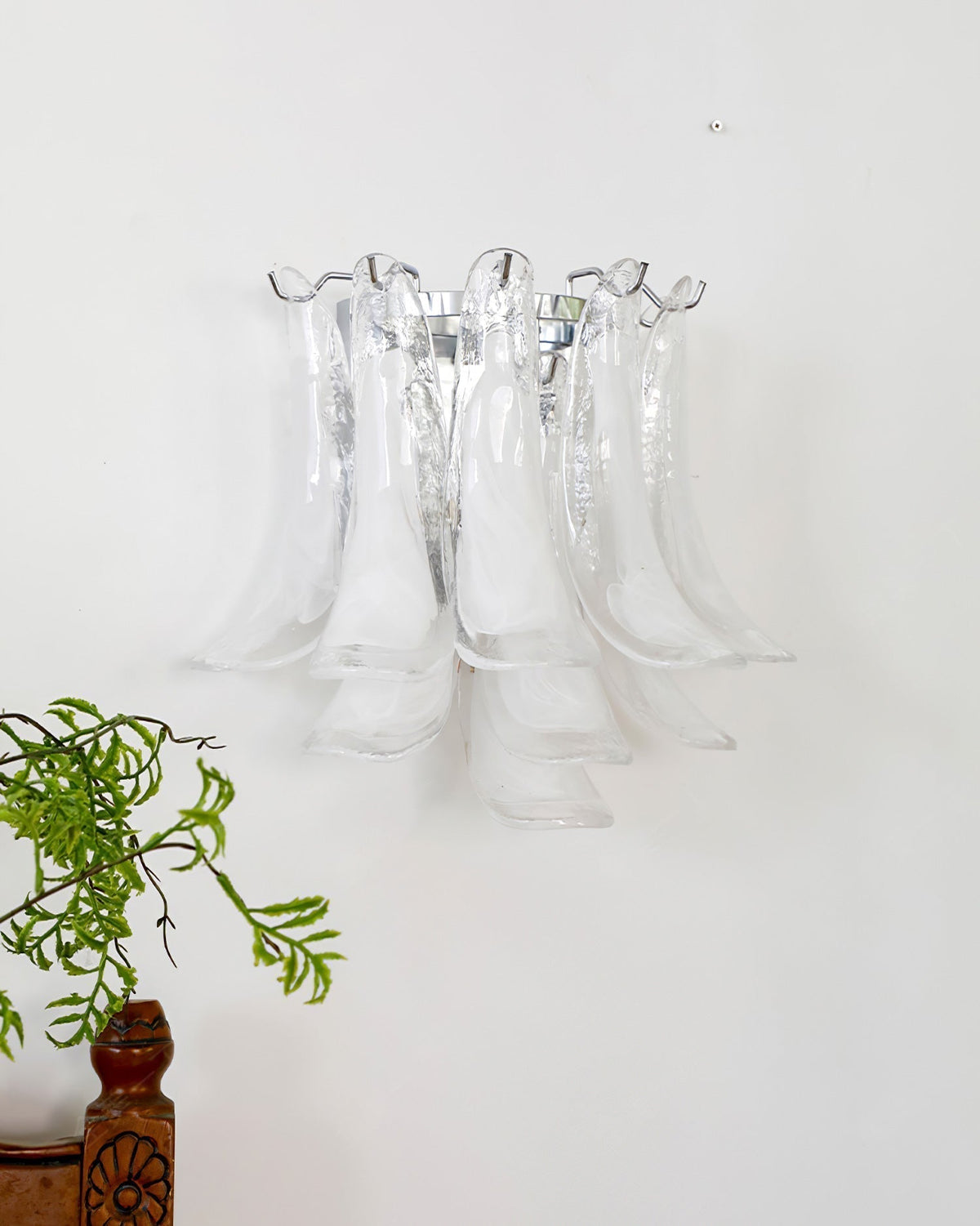 Celarelle wandlamp met Glazen Bloemblaadjes in Hoefijzervorm Minimalistisch