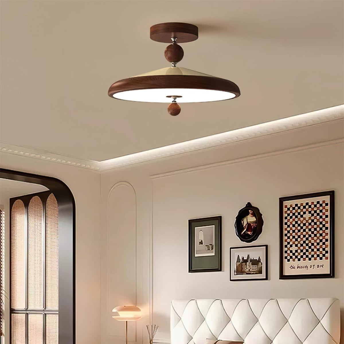 Sorvian plafondlamp met houten frame rond midcentury