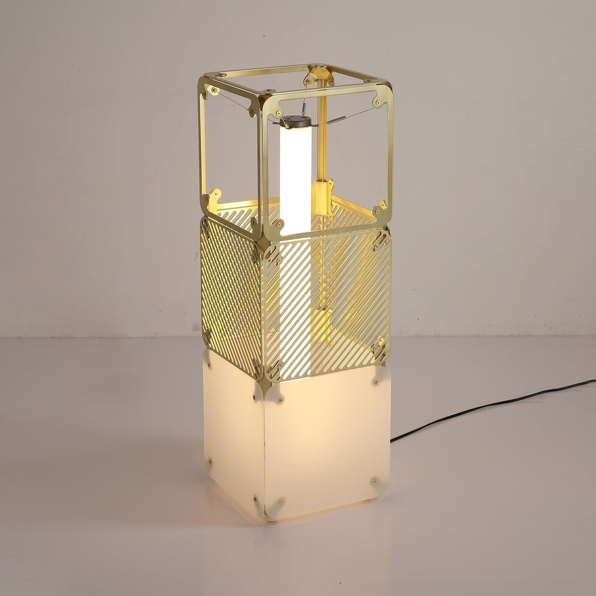 LuxeGrid vloerlamp in messing