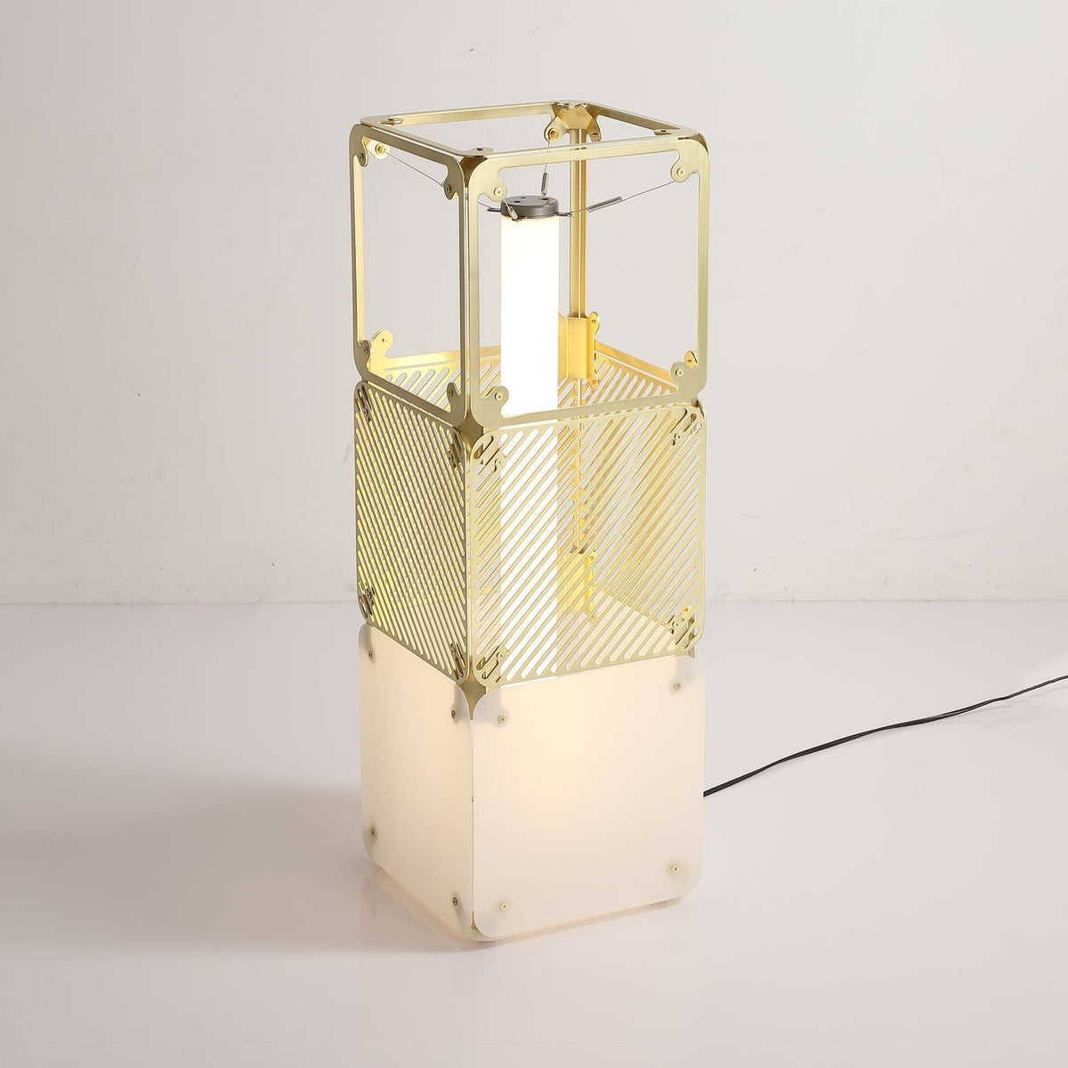 LuxeGrid vloerlamp in messing