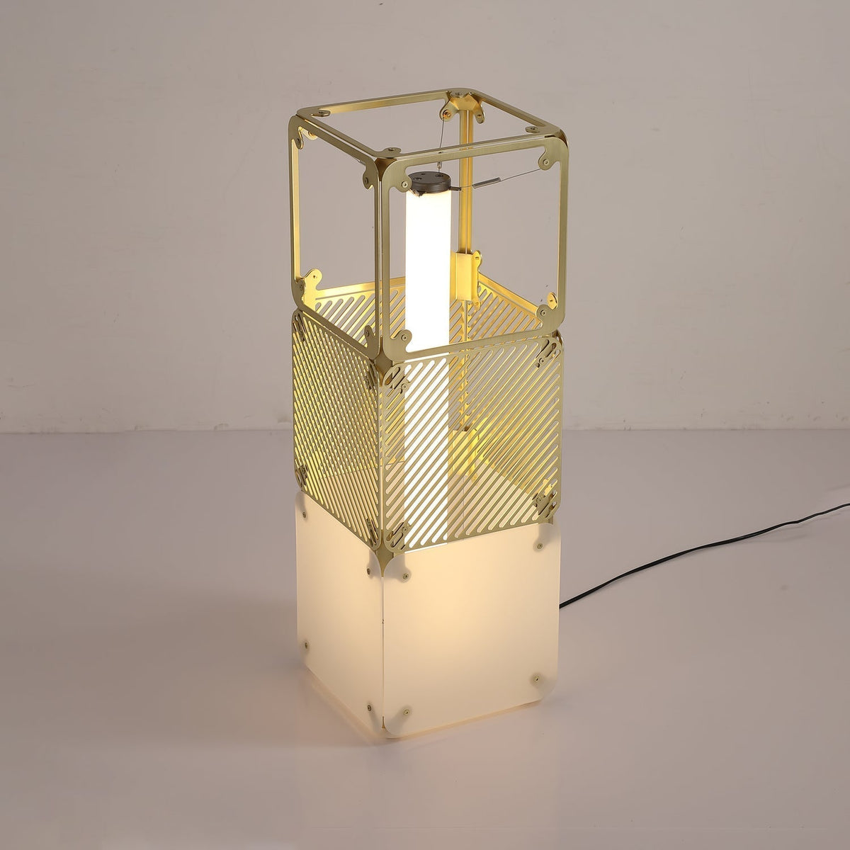 LuxeGrid vloerlamp in messing