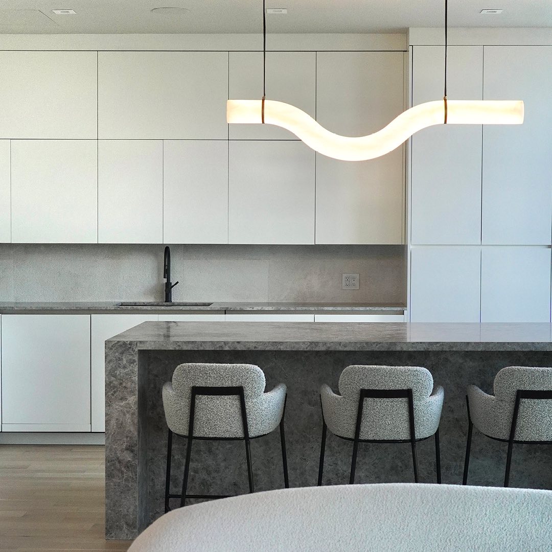 Mithos gebogen albasten hanglamp