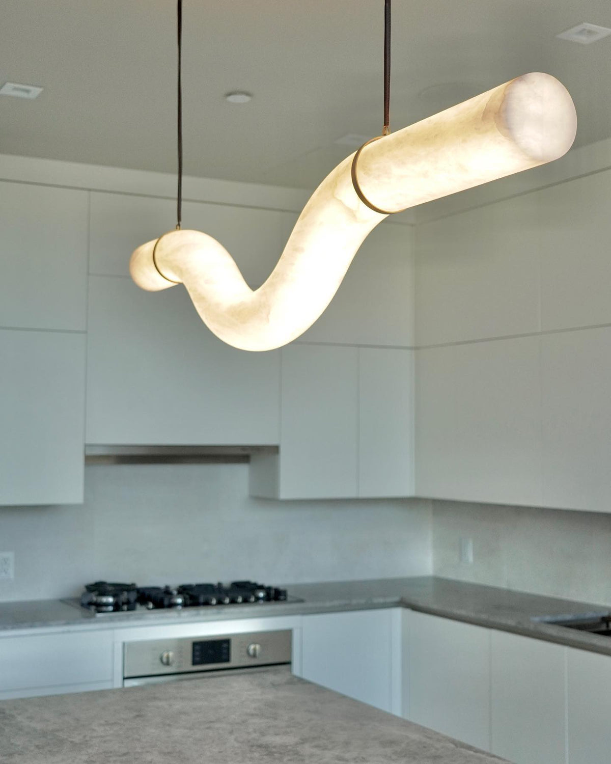 Mithos gebogen albasten hanglamp