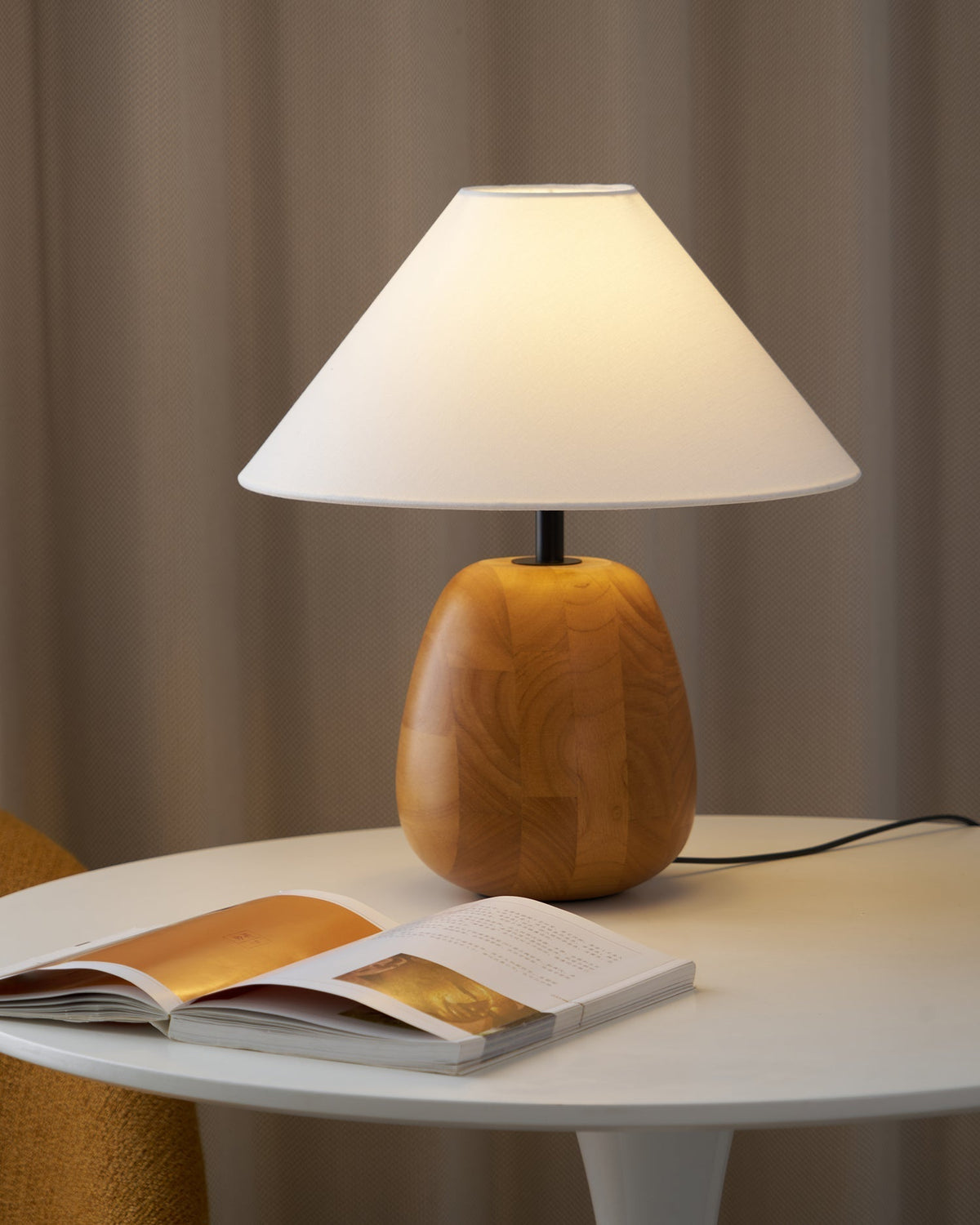 Syloraya moderne tafellamp van hout