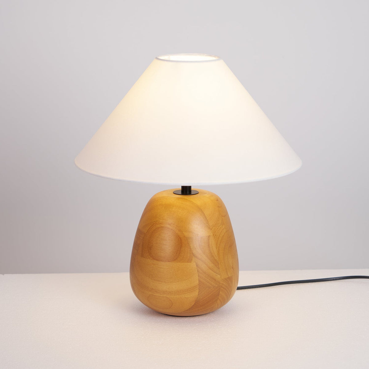Syloraya moderne tafellamp van hout