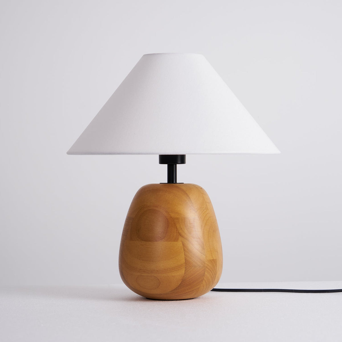 Syloraya moderne tafellamp van hout
