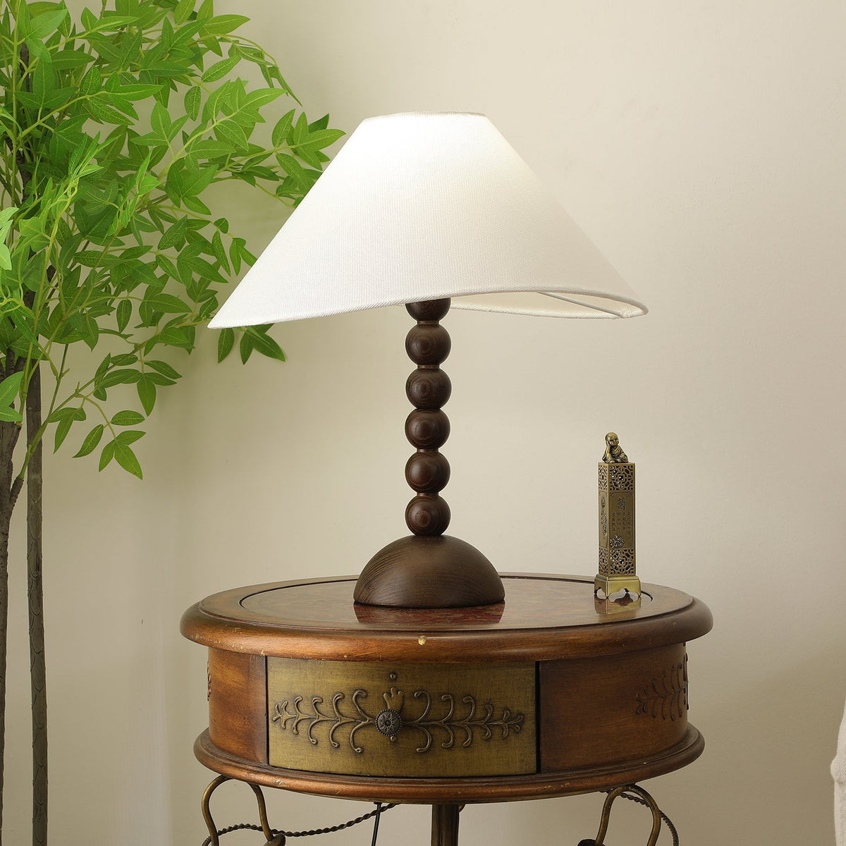 Lennox tafellamp van Hout en Stoffen in Walnootkleur