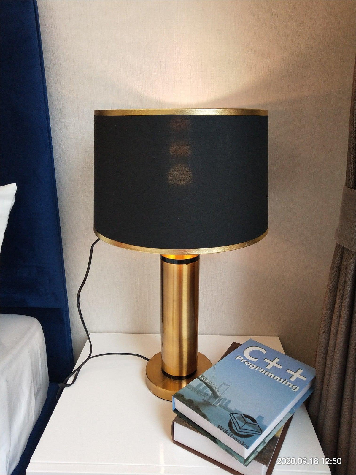 Cur moderne tafellamp in goudkleurige afwerking