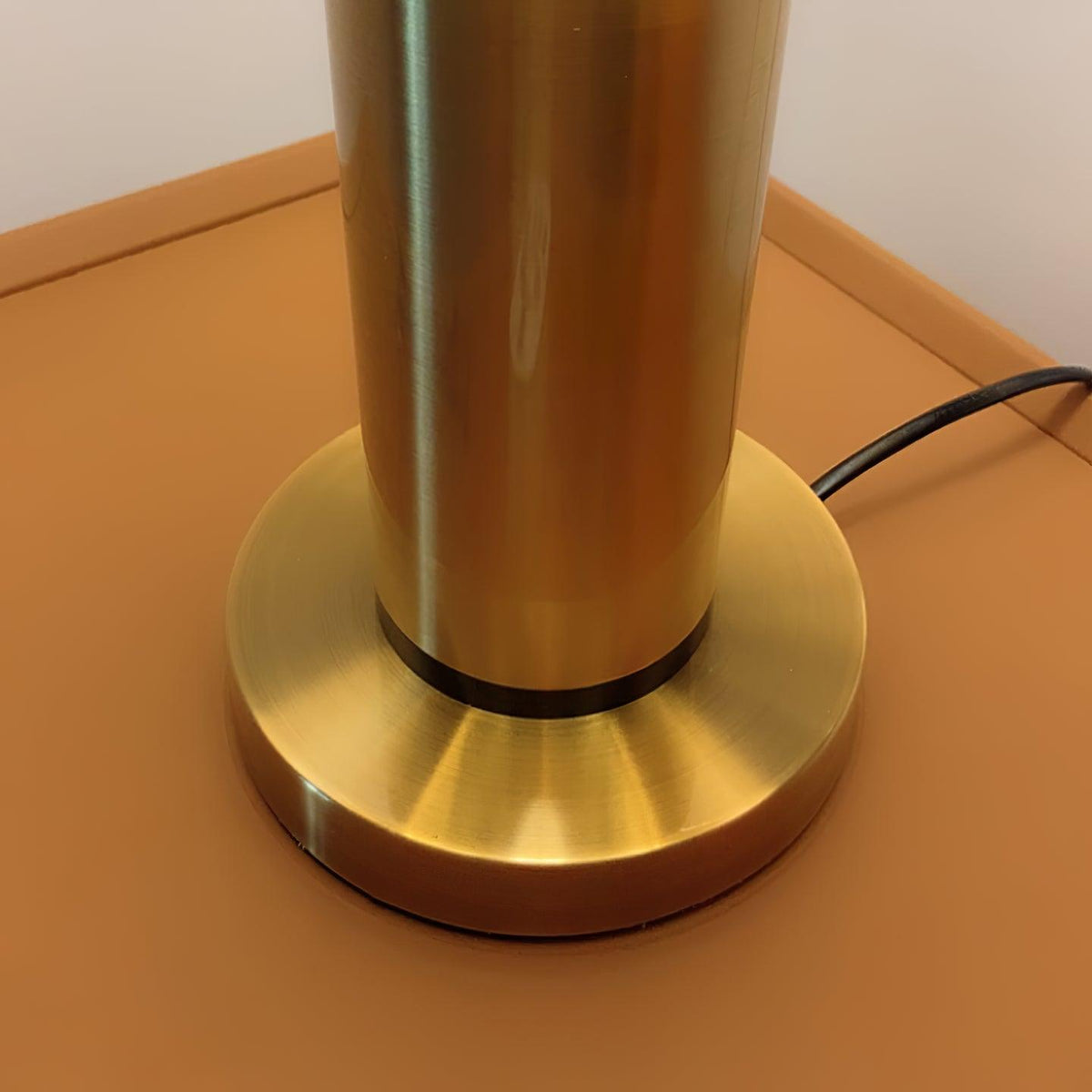 Cur moderne tafellamp in goudkleurige afwerking