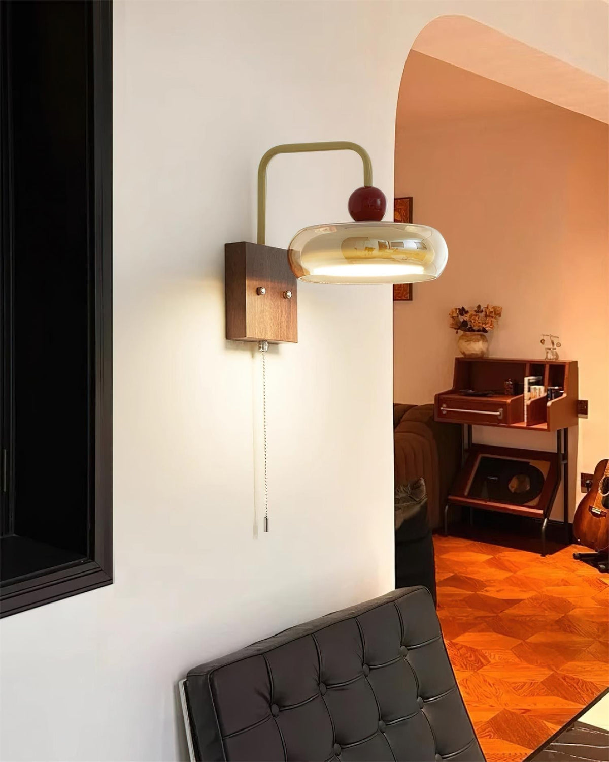 Lumiva wandlamp retro en glas van walnoothout met trekkoord