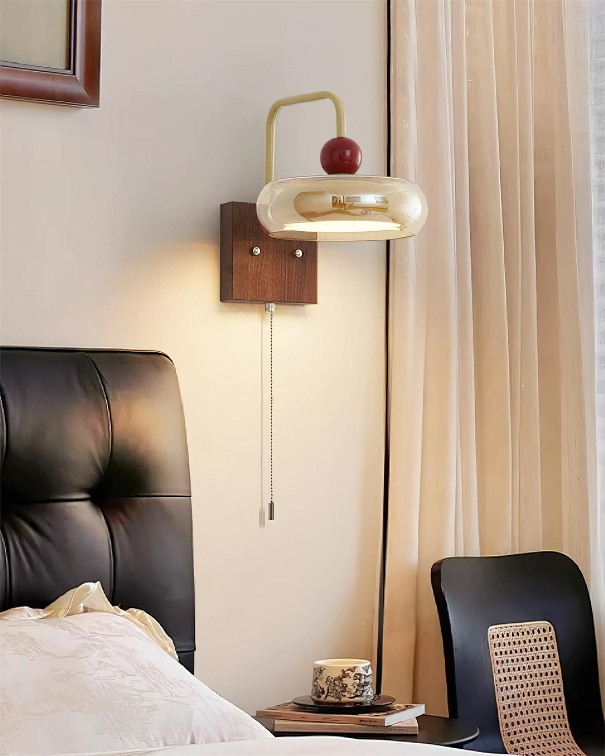 Lumiva wandlamp retro en glas van walnoothout met trekkoord