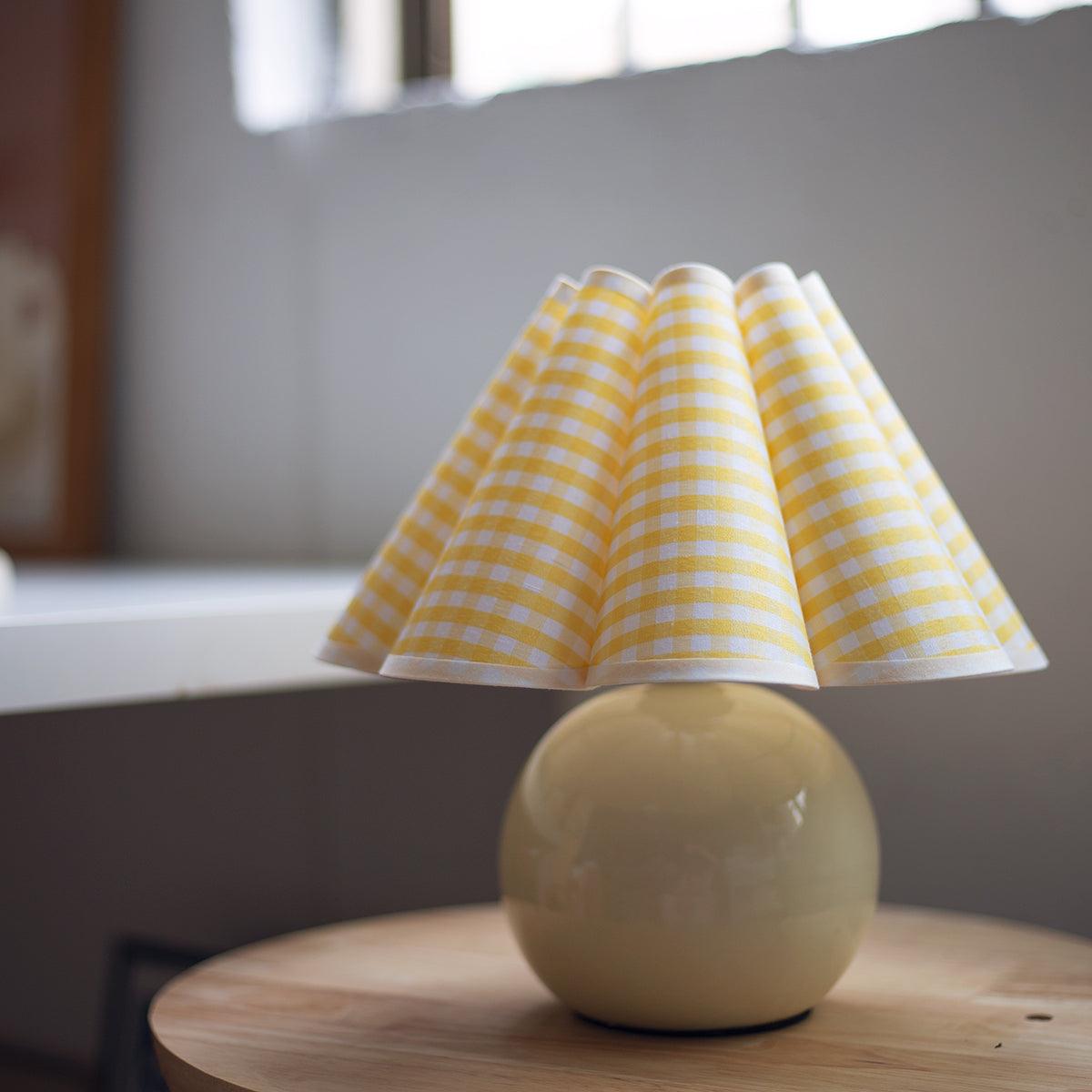 Nirixon whimsische tafellamp met stoffen kap