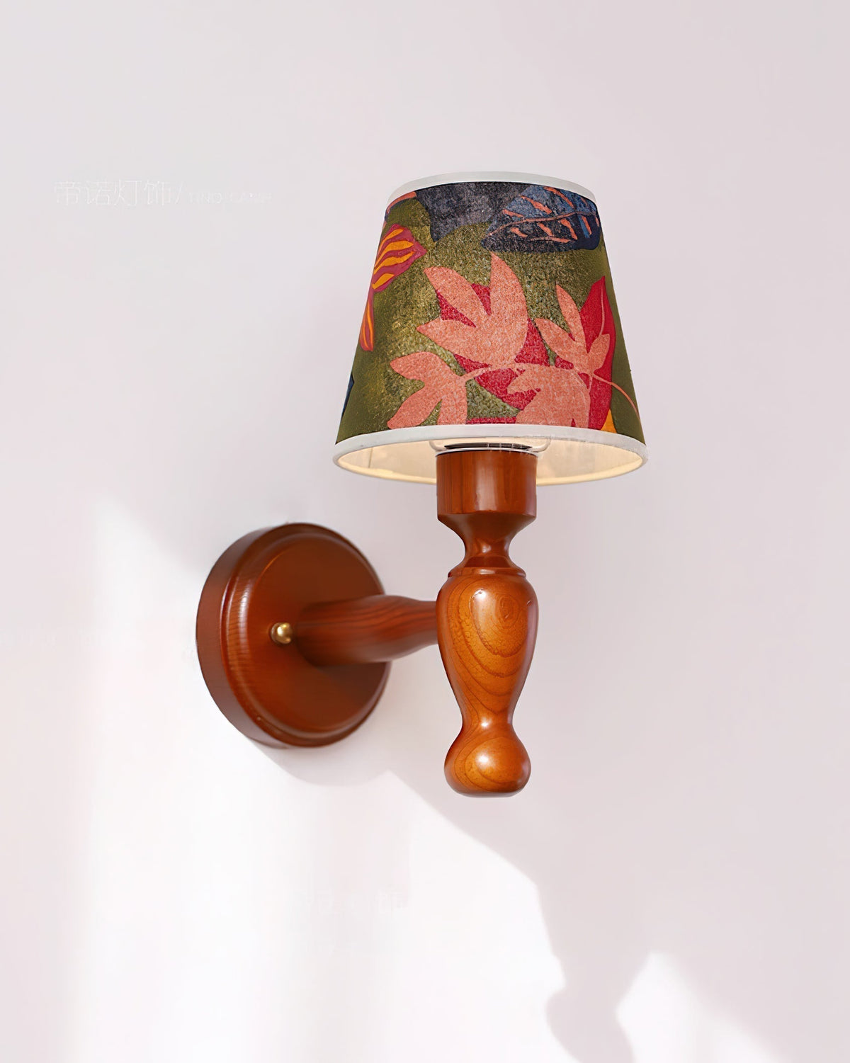 Orbel Mapleleaf wandlamp met houten element