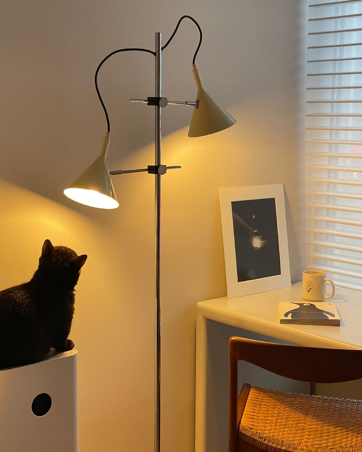 Elys moderne vloerlamp in chroom en beige