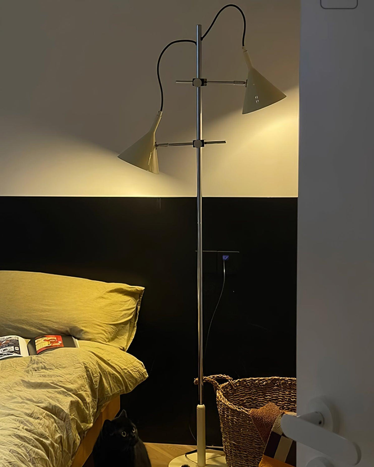 Elys moderne vloerlamp in chroom en beige