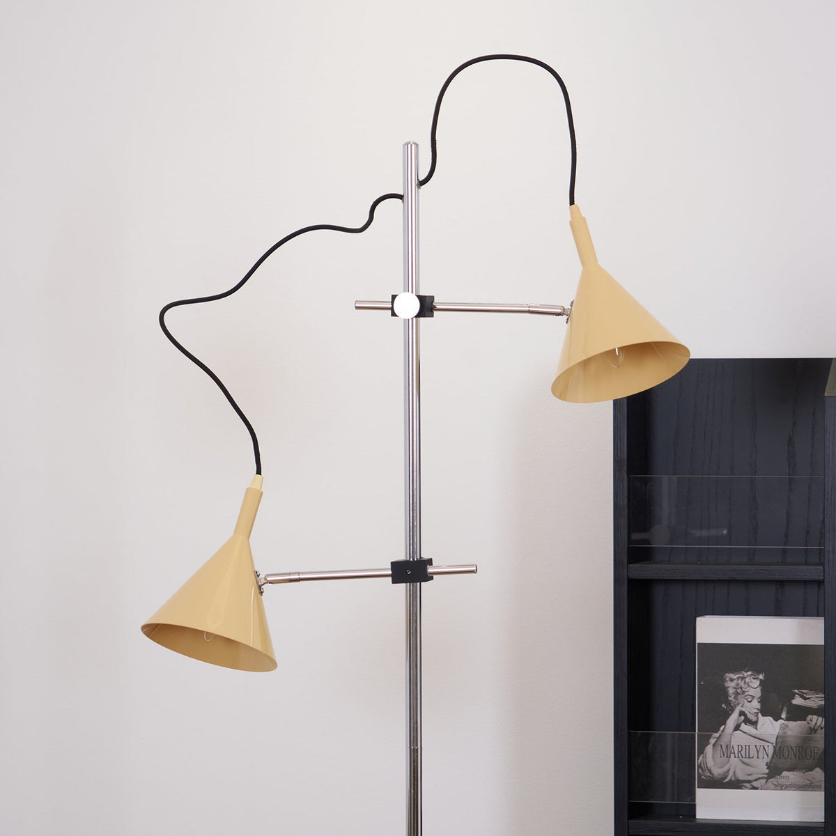 Elys moderne vloerlamp in chroom en beige