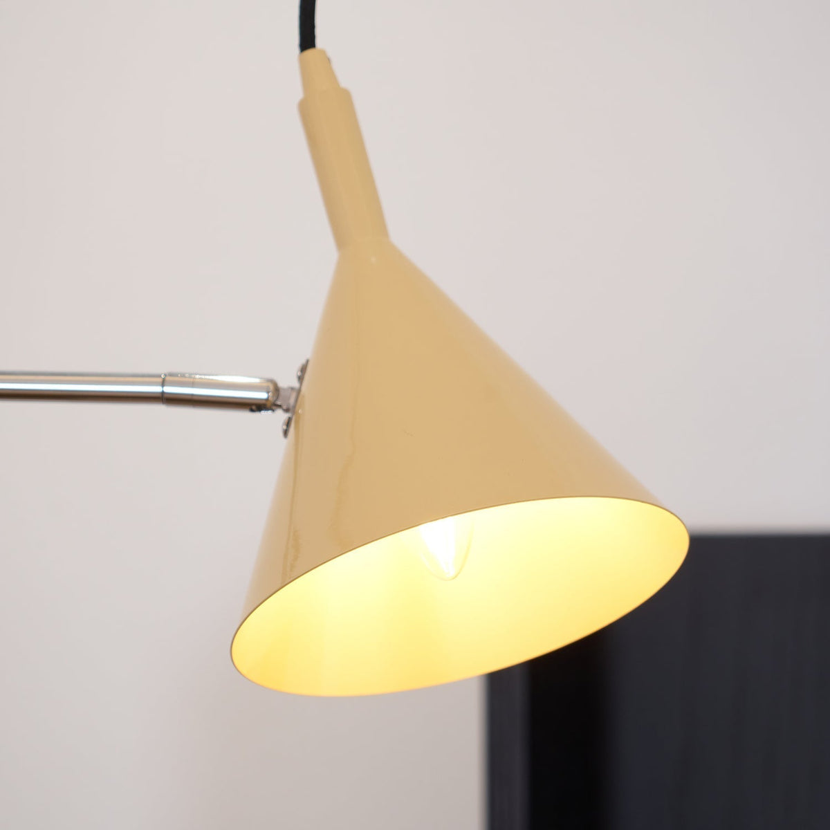 Elys moderne vloerlamp in chroom en beige