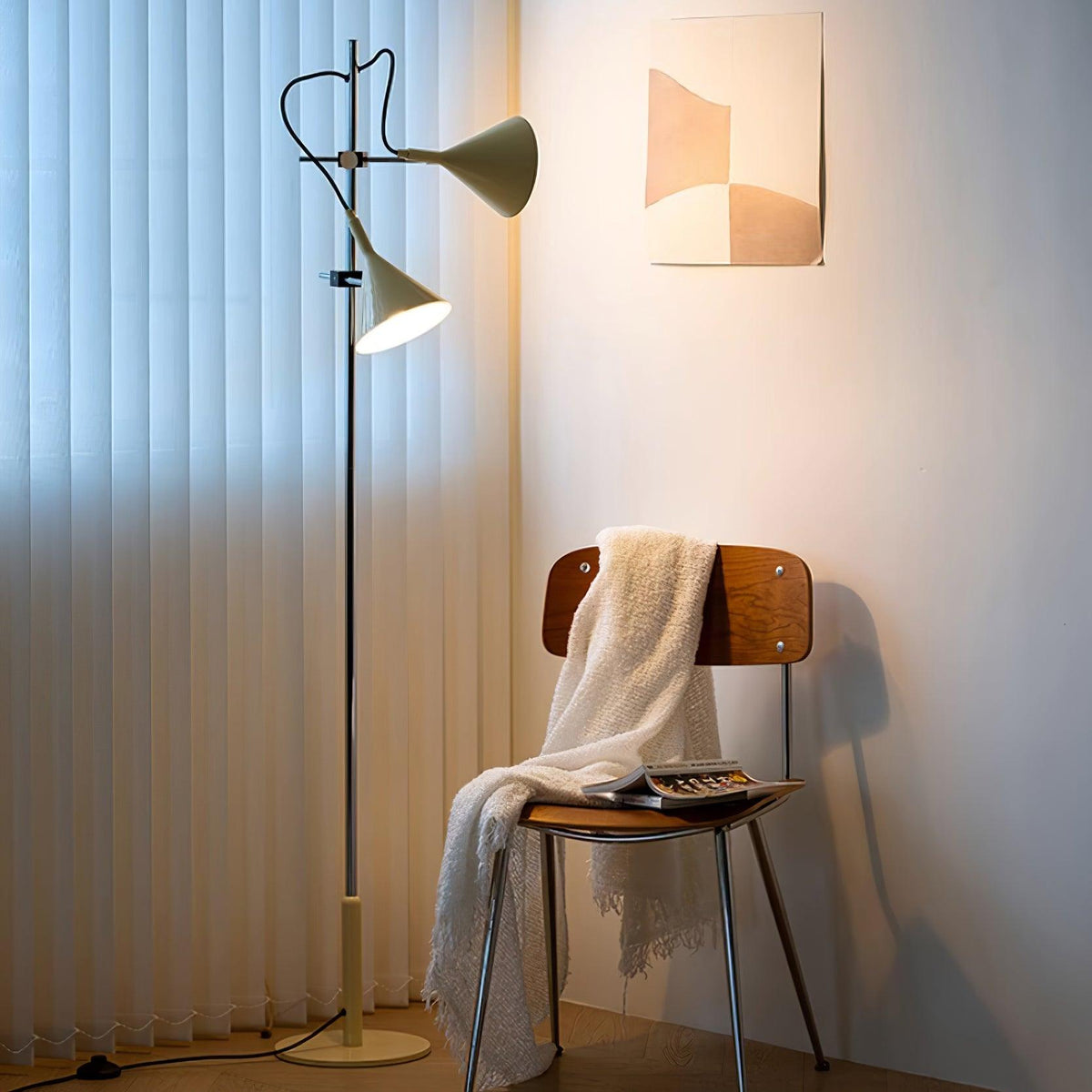 Elys moderne vloerlamp in chroom en beige