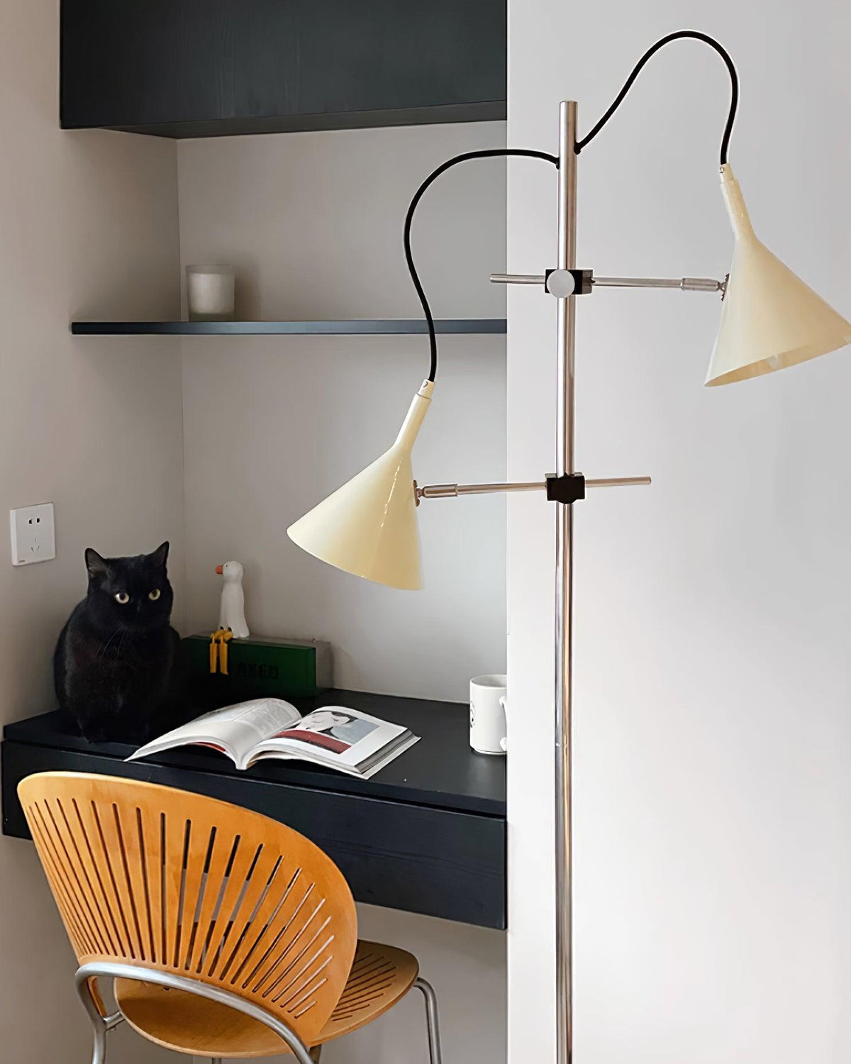 Elys moderne vloerlamp in chroom en beige