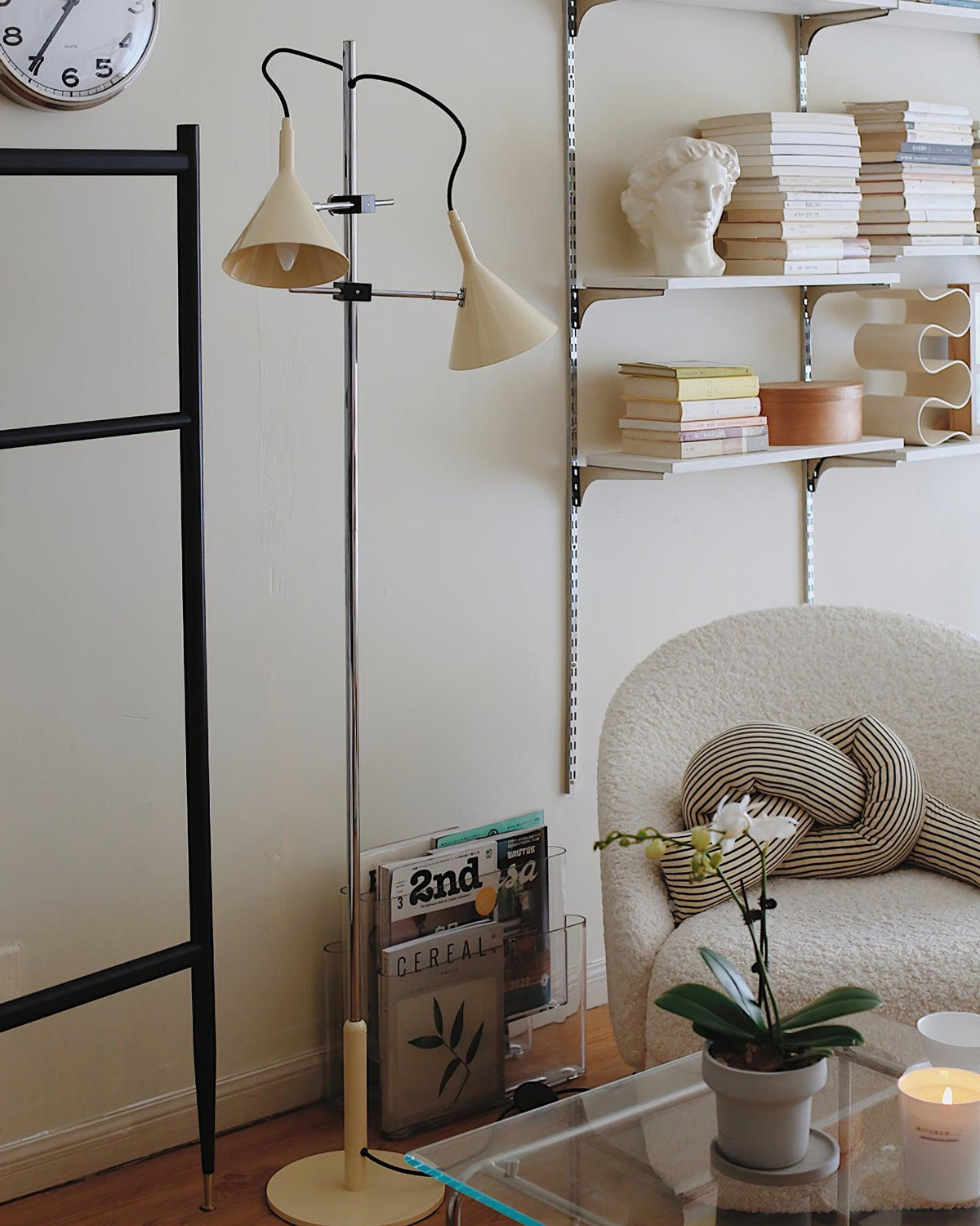 Elys moderne vloerlamp in chroom en beige