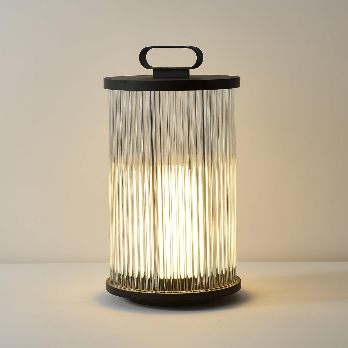 Niri vloerlamp van staal en acryl met minimalistisch ontwerp