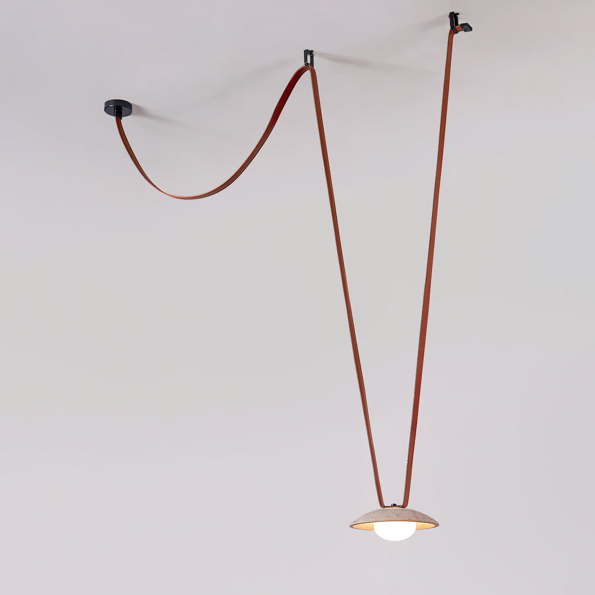 Ulsoryra hanglamp cluster van geel travertin en rood leer