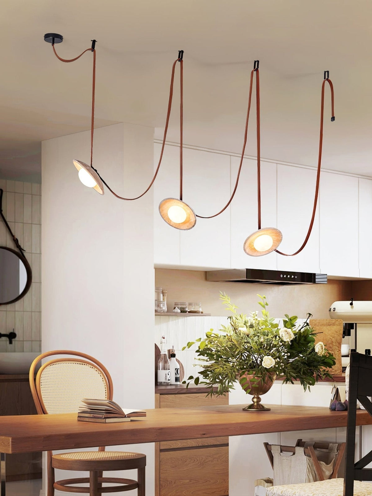 Ulsoryra hanglamp cluster van geel travertin en rood leer