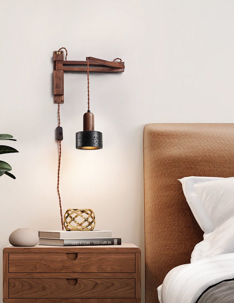 Nulso wandlamp met verstelbare arm, zwart travertin en walnoothout