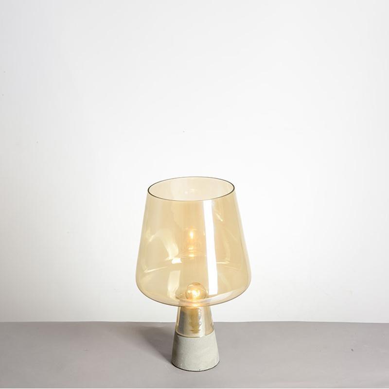 Elairella minimalistische tafellamp van cement