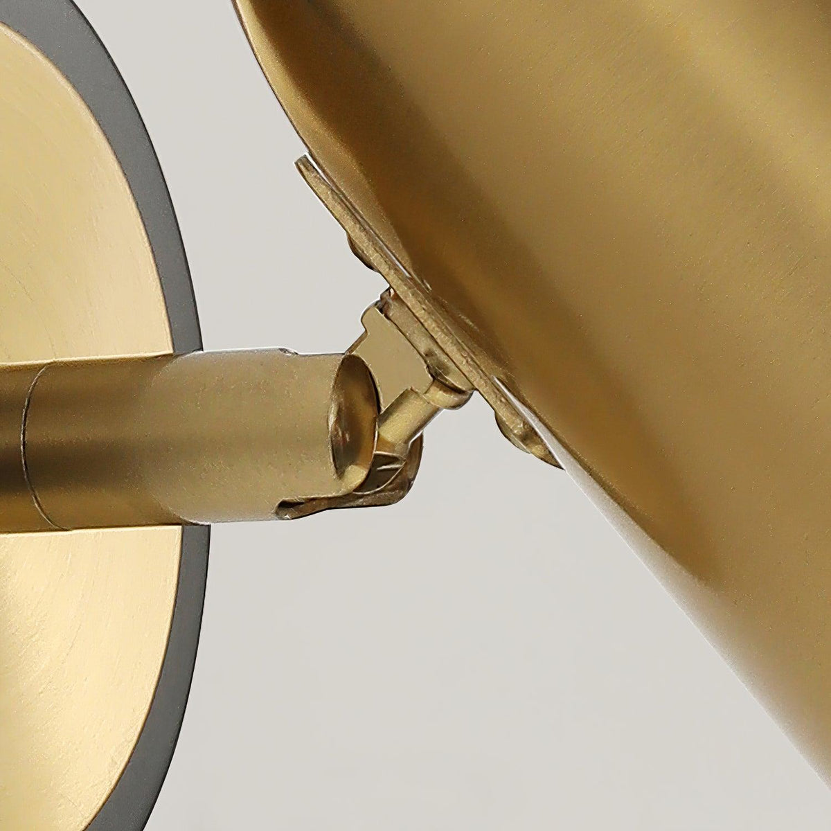 Oriaira moderne minimalistische wandlamp in goudkleurige afwerking