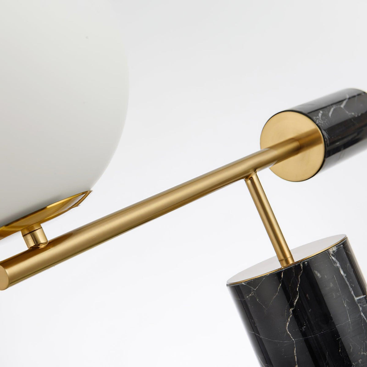 Vathayre Minimalisme tafellamp met Marmer