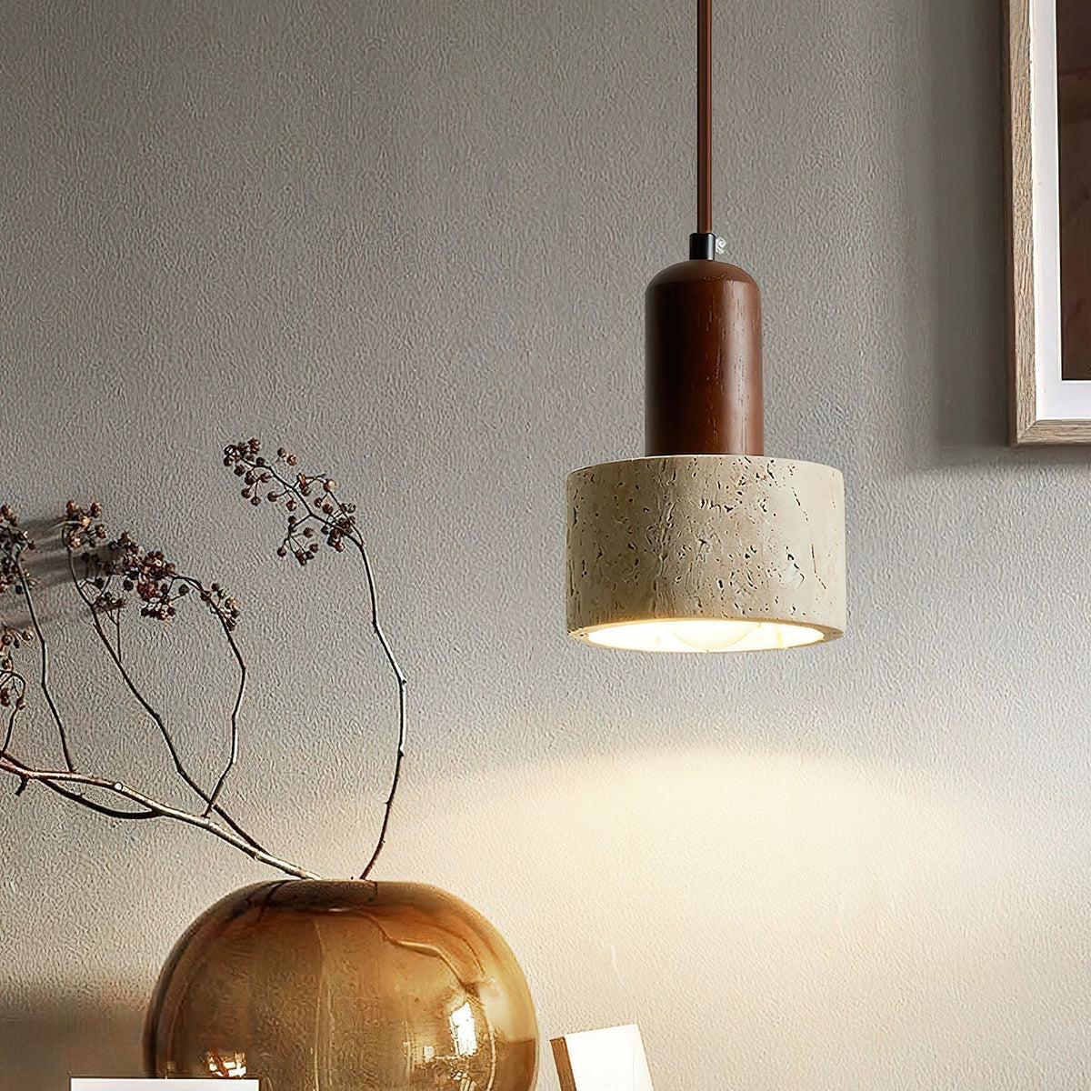 Jlynis hanglamp van geel travertin en walnoothout