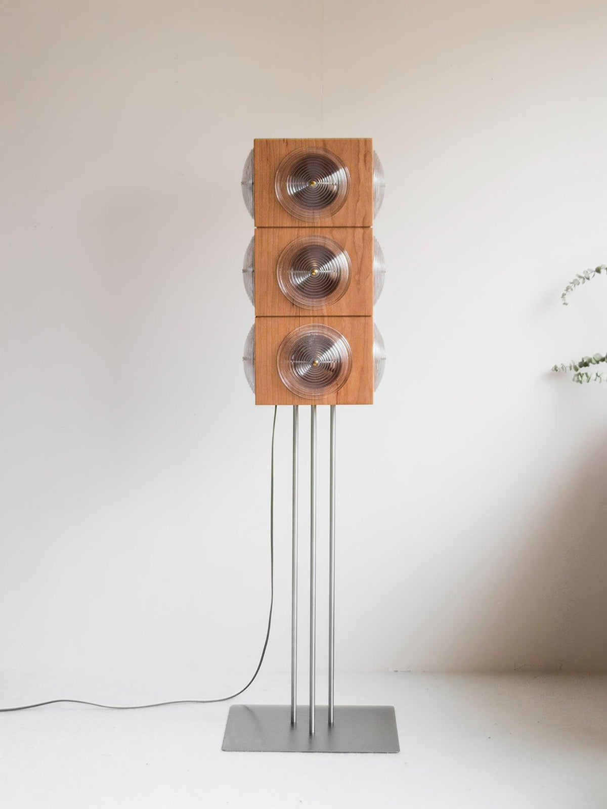Avraearae modulaire vloerlamp van kersenhout
