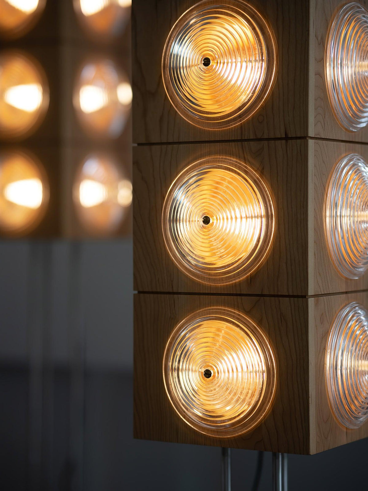 Avraearae modulaire vloerlamp van kersenhout