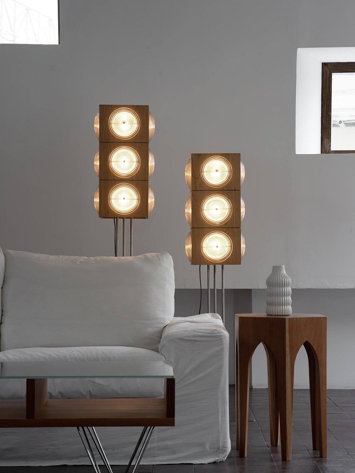Avraearae modulaire vloerlamp van kersenhout