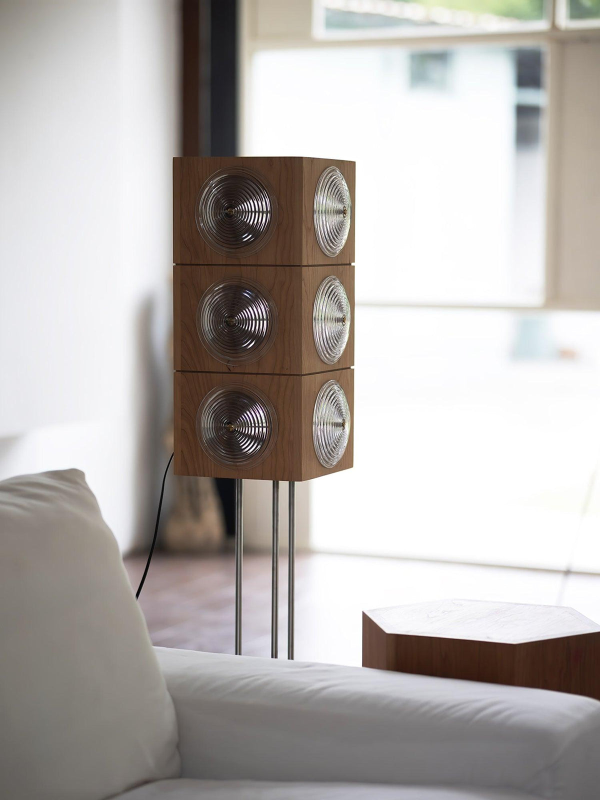 Avraearae modulaire vloerlamp van kersenhout