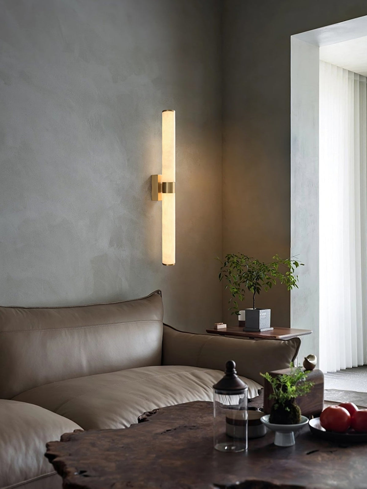 Olmirira minimalistische wandlamp van albast