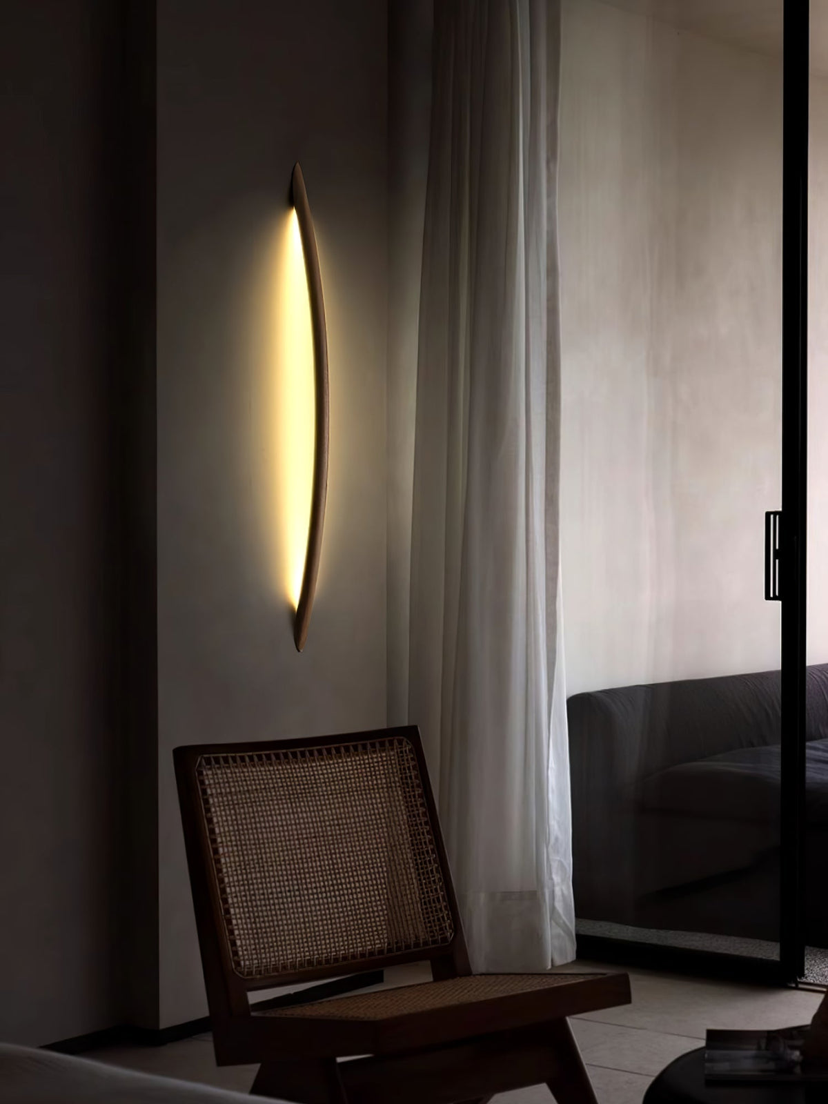Evvinos Moderne minimalistische lineaire wandlamp van walnoot