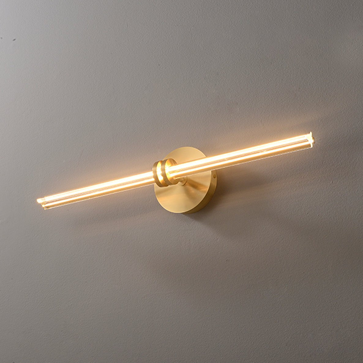 Orineraria Minimalistische wandlamp van metaal met lineaire vorm