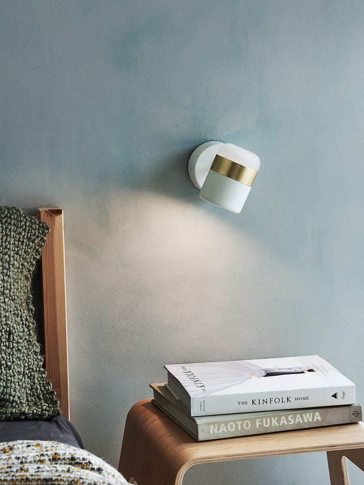 Liorinora wandlamp zwart met matglas en verstelbare kop