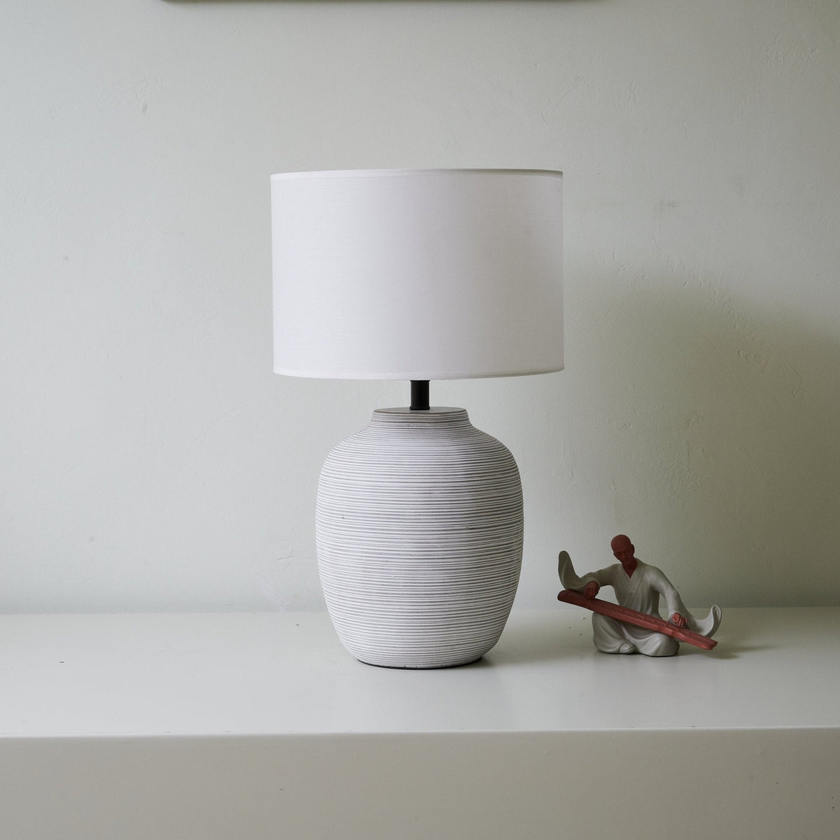 Edward Minimalistische tafellamp van keramiek