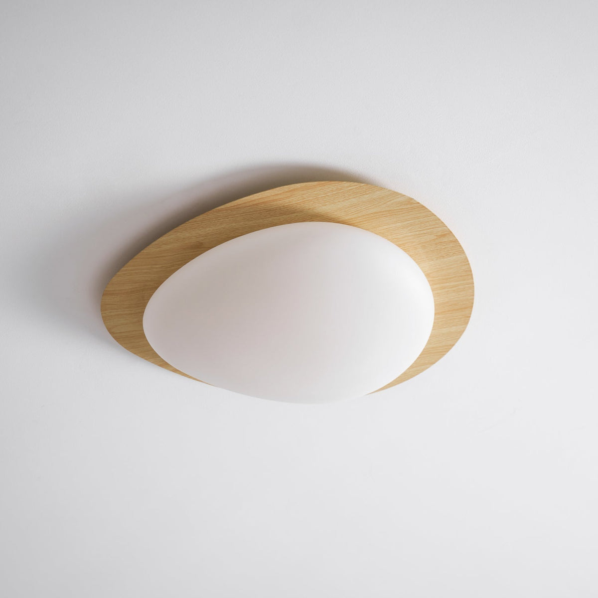 Sylenia plafondlamp kiezelvormige walnoot acryl LED