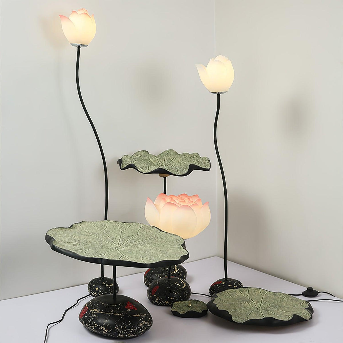 Arixen elegante vloerlamp met lotusbloemmotief
