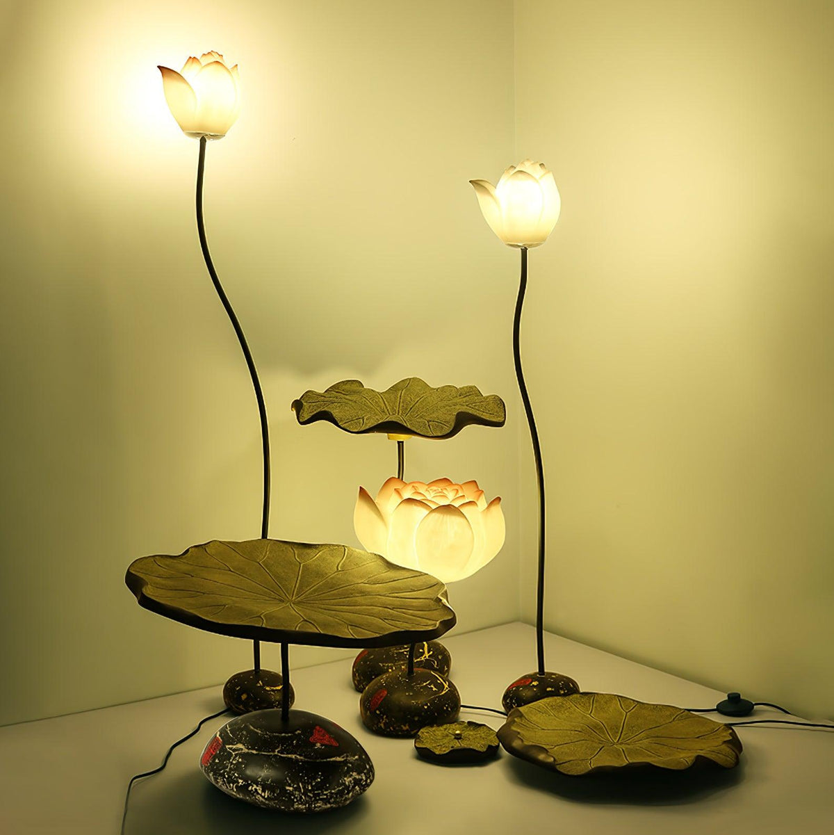 Arixen elegante vloerlamp met lotusbloemmotief