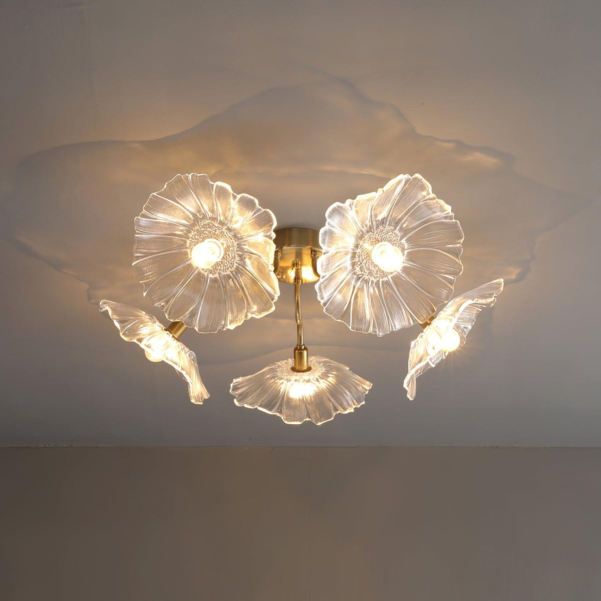 Lioruina messing plafondlamp van glas met bladglas en goudkleurige afwerking